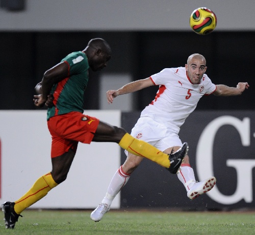 [图]席尔瓦梅开二度 青岛海牛客场战平成功保级