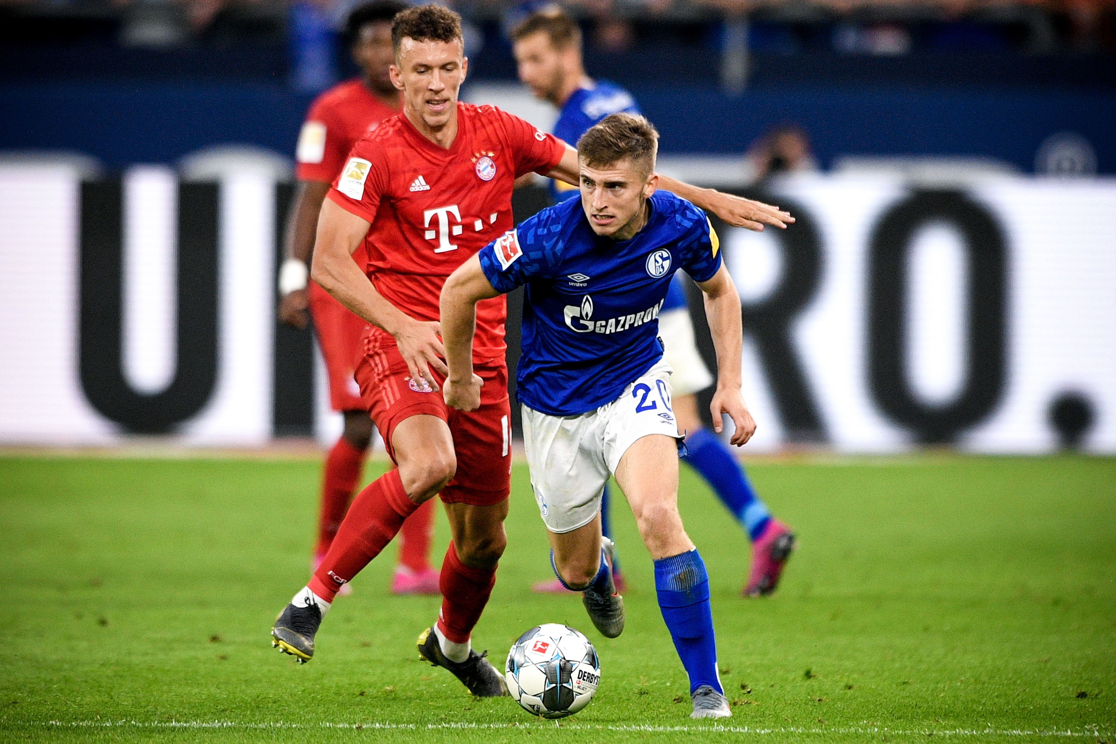 舒尔茨双响 尼斯主场击败里昂