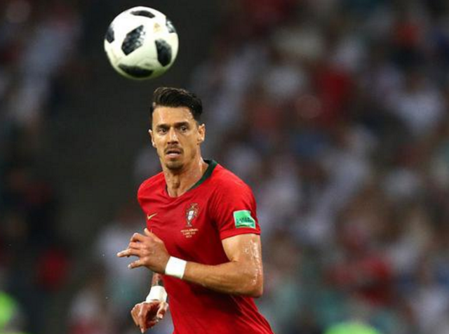 朴茨茅斯总监：热刺已与我们就可能提前召回梁民革进行了谈判